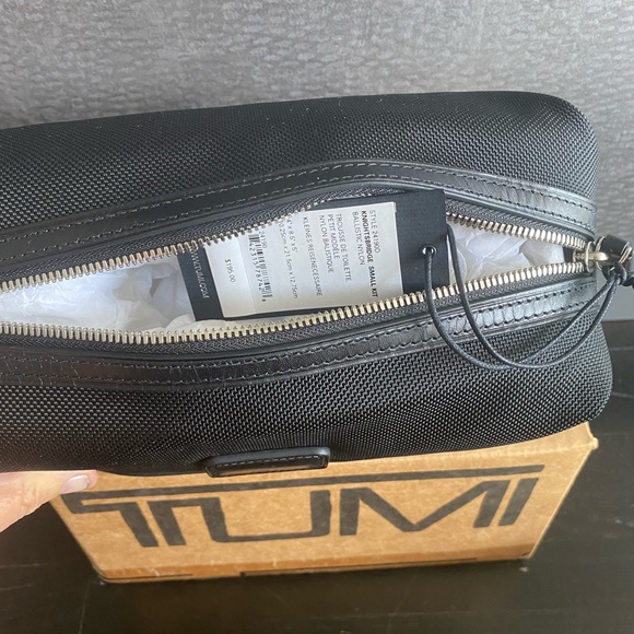 NWT Tumi toiletry kit - Picture 3 of 6